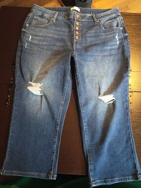 Maurices Sz. 18w Distressed Button-Fly Cropped Capri Jeans Size 18 W